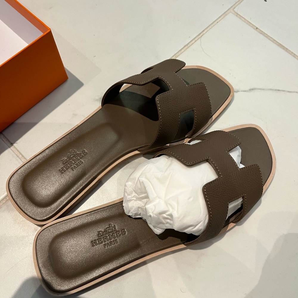 Hermes Brown Sandals Luxurious Leather Slip-On